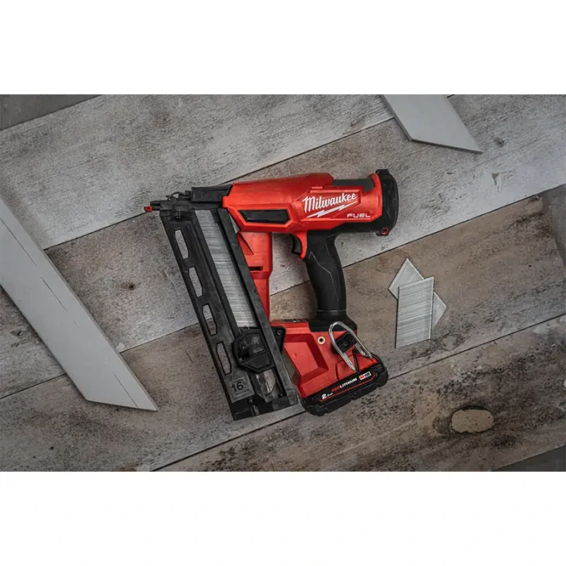 Aku dokončovací hřebíkovačka Milwaukee M18 FN16GA-202X, hřebíky 32-64 mm / 20°, 2x Aku M18 B2 + nabíječka M12-18 FC, 4933478092 (MI4933478092)