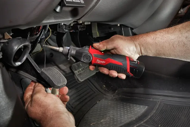 Aku páječka Milwaukee M12 SI-201C, kompaktní Aku pájení, Aku M12 B2 (2,0 Ah) + M12 C12 C, 4933459761 (MI4933459761)