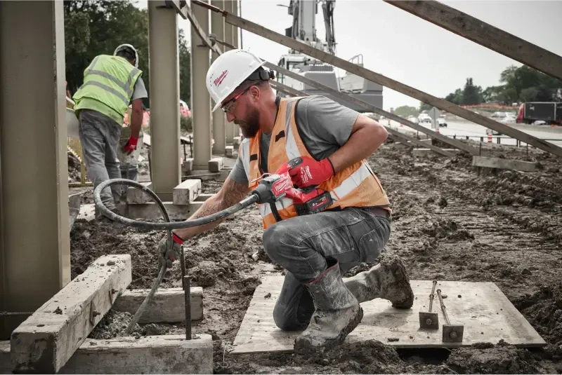 Aku ponorný vibrátor do betonu Milwaukee M18 FCVN24-0 (2,4 m), bez aku, 4933479599