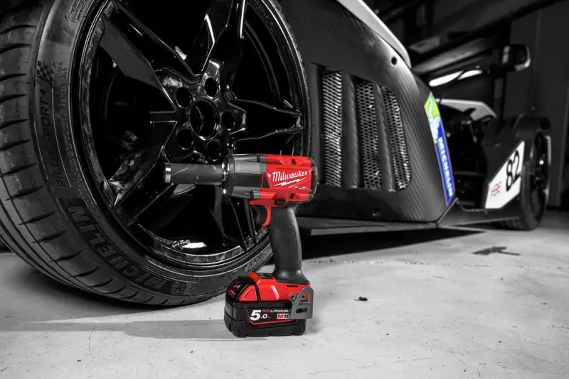 Aku 1/2" rázový utahovák Milwaukee M18 FMTIW2F12-502X, 745 Nm, 2x aku M18 B5 + M12-18 FC + kufr, 4933478450