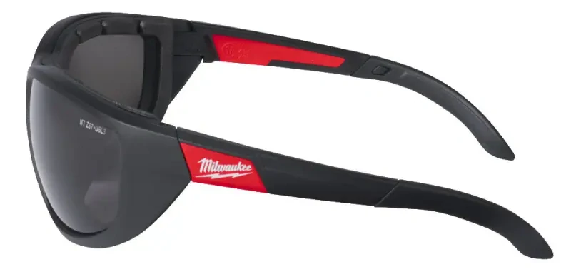 Vysoko výkonnostní ochranné brýle Milwaukee 4932471886 Premium, zatmavené s těsněním (MI4932471886)