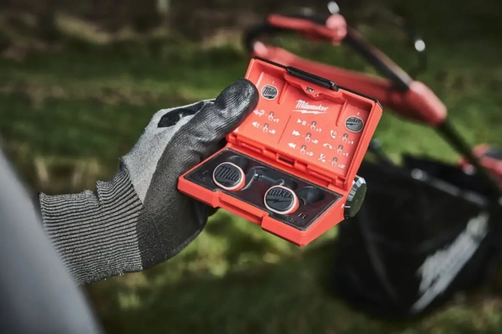 Sluchátka do uší s Bluetooth® Milwaukee L4 RLEPB-301