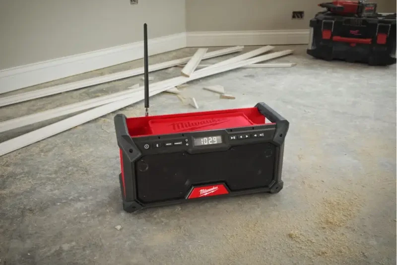 Přenosné Aku rádio Milwaukee M18 RADDAB+G2-0, DAB+/FM/AM tuner, Bluetooth, nabíječka USB-C, bez aku, 4933492344