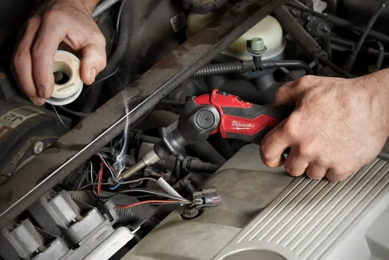 Aku páječka Milwaukee M12 SI-201C, kompaktní Aku pájení, Aku M12 B2 (2,0 Ah) + M12 C12 C, 4933459761 (MI4933459761)
