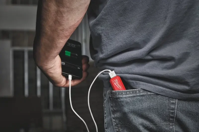 Aku adaptér/dobíjecí zdroj Milwaukee L4 PPS-301, 1x aku L4 B3, přenosné USB dobíjení, 4932493335