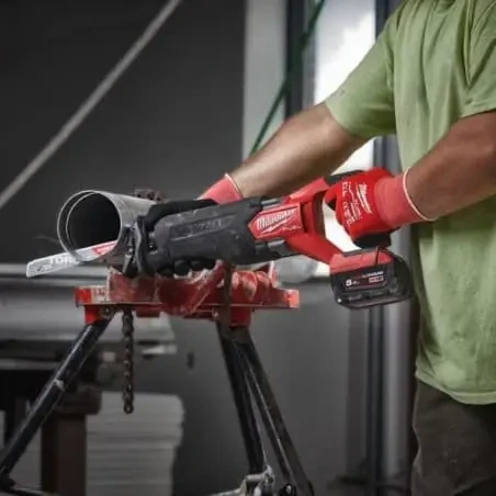 Aku šavlová pila Milwaukee M18 ONEFSZ-502X, ONE-KEY SAWZALL, 2x aku M18 B5 + M12-18 FC + kufr, 4933478294