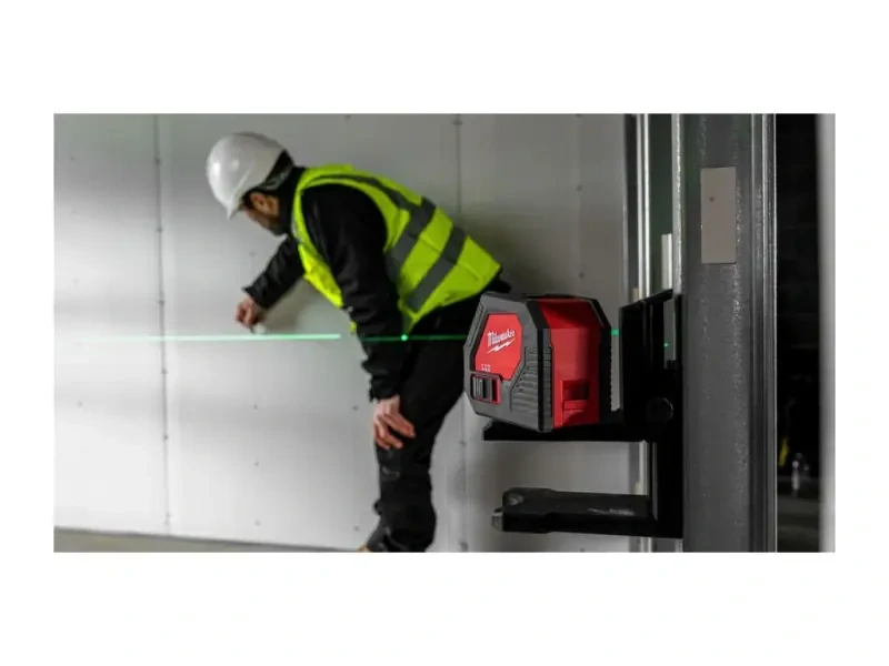 Zelený křížový laser Milwaukee na alkalické baterie CLL-C (MI4933478753)
