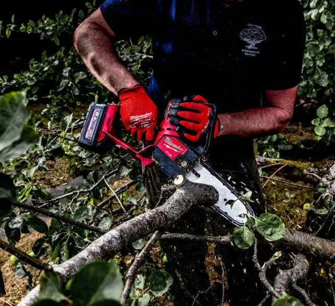 Aku řetězová prořezávací pila Milwaukee M18 FHS20-552, FUEL HATCHET, lišta 20 cm, 2x Aku M18 HB5.5 + nabíječka M12-18 FC, 4933480118 (MI4933480118)