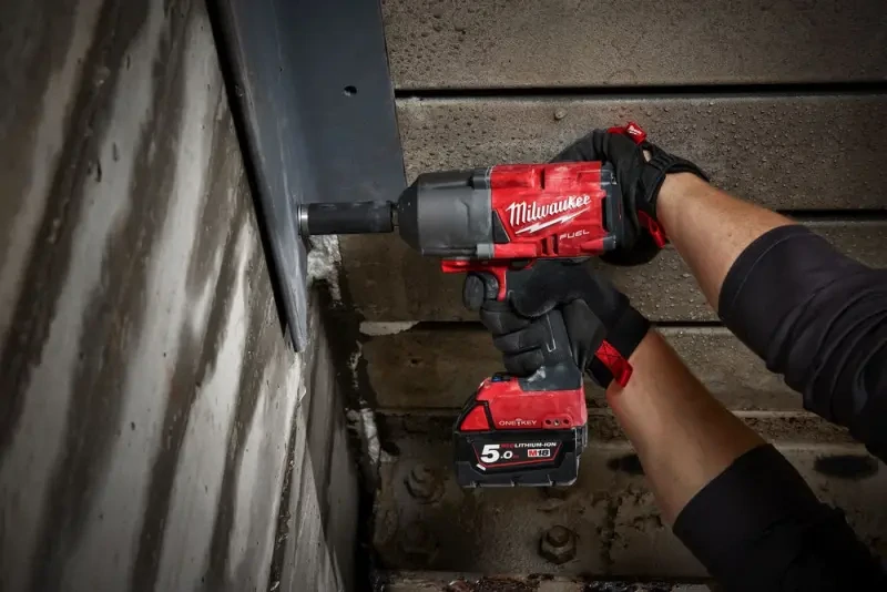 Aku 3/4" rázový utahovák Milwaukee M18 ONEFHIWF34-502X, ONEKEY, 2034 Nm, 2x aku M18 B5 + M12-18 FC + kufr, 4933459730
