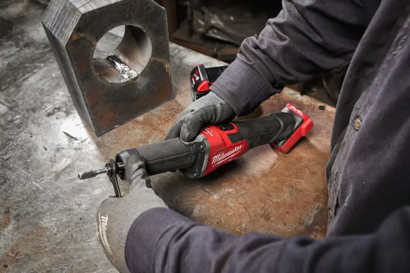 Aku přímá bruska Milwaukee M18 FDGROVB-502X s posuvným spínačem, kleština 6 a 8 mm, ONE-KEY, 2x aku M18 B5 + M12-18 FC + kufr, 4933480956