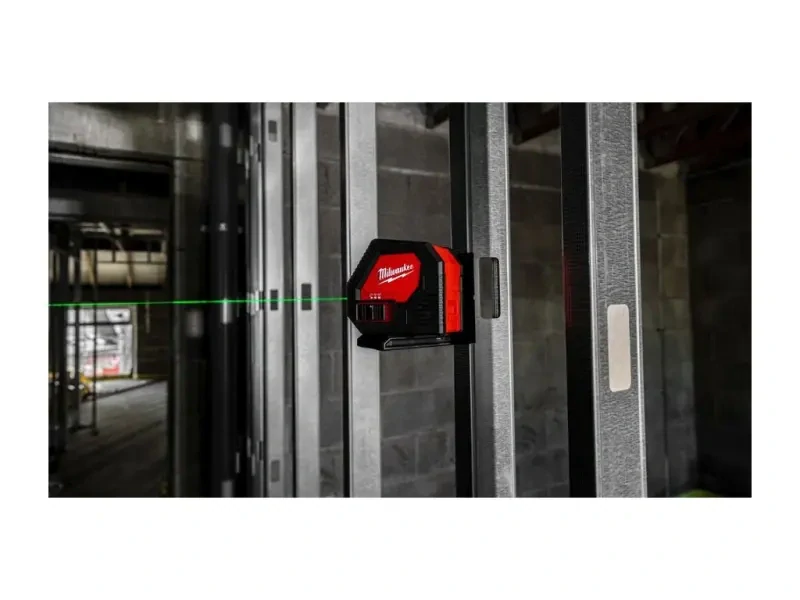 Zelený křížový laser Milwaukee na alkalické baterie CLL-C (MI4933478753)