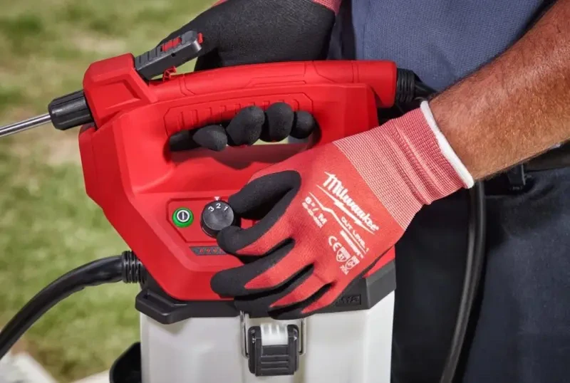Aku postřikovač Milwaukee M12 BHCS3L-0, rozprašovač, nádrž 3,7 litru, bez Aku, 4933480781 (MI4933480781)