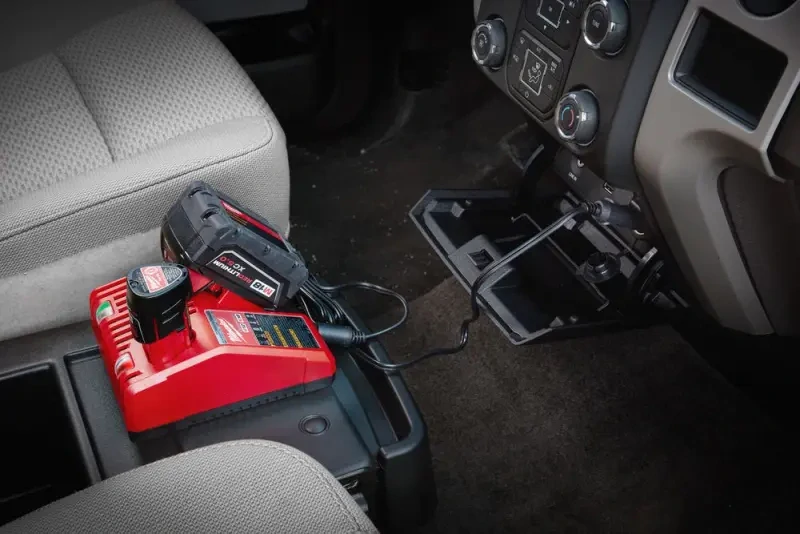 Aku auto-nabíječka Milwaukee M12-18 AC, slot M12 a M18 (M14), Aku nabíječka do auta 4932459205