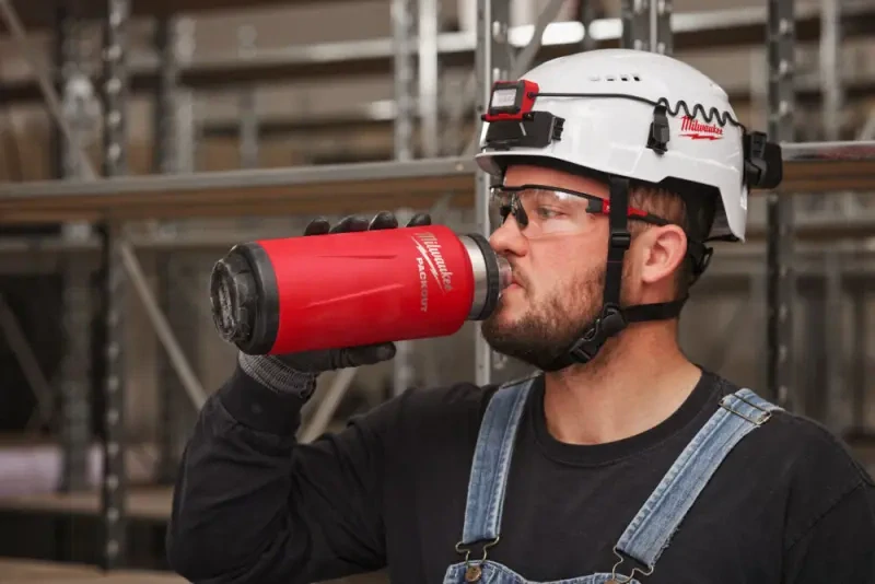 Láhev s víčkem 1065 ml PACKOUT™ červená. Milwaukee 4932493467 (MI4932493467)