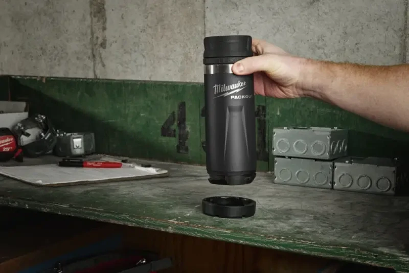 Láhev Milwaukee PACKOUT™ Sip Lid s víčkem černá 532 ml, 4932493474 (MI4932493474)