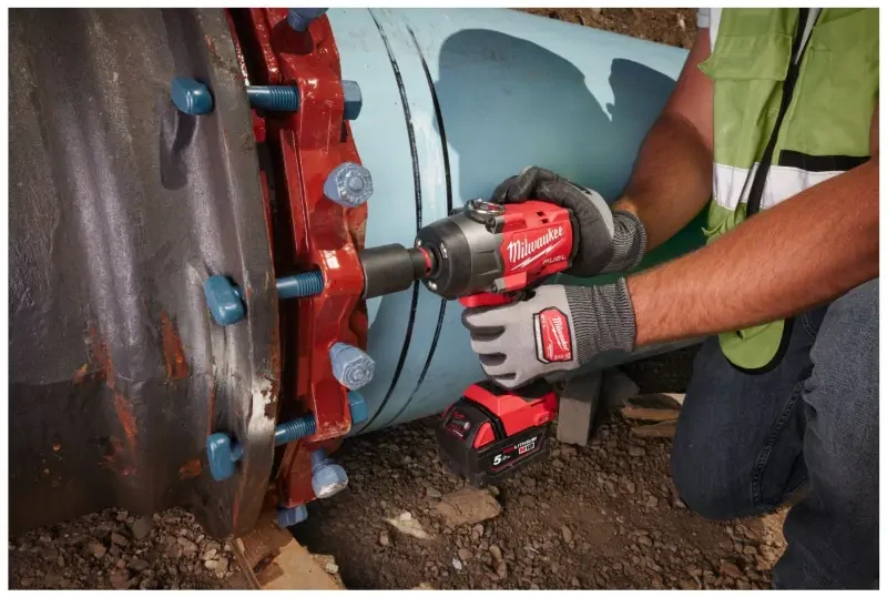 Aku 1/2" rázový utahovák Milwaukee M18 FHIW2P12-502X, 1220 Nm, 2x aku M18 B5 + M12-18 FC + kufr, 4933492786