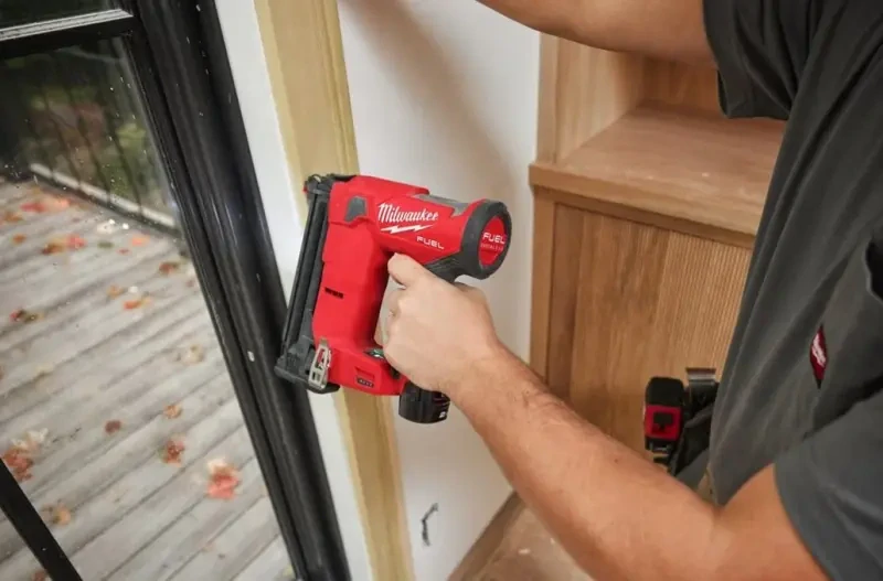 Aku hřebíkovačka Milwaukee M12 FCN18GS-0X, hřebíky 16-38 mm / 0°, bez aku, 4933493354