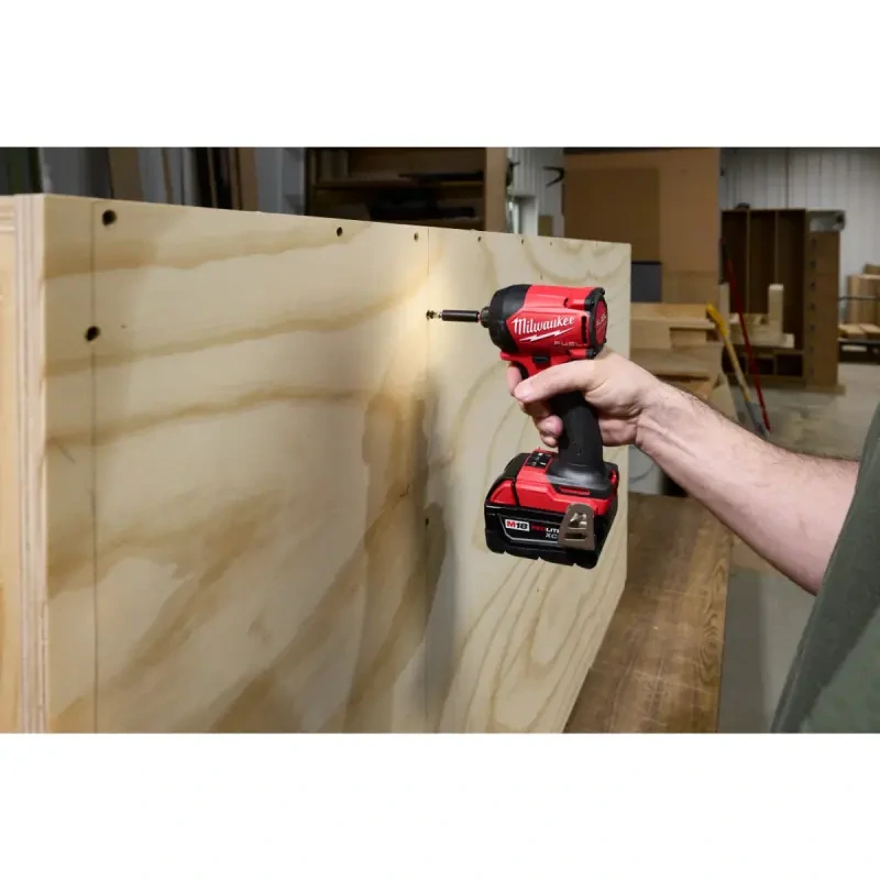 Aku 1/4" HEX rázový šroubovák/utahovák Milwaukee M18 FIDRQ-0X SURGE, 113 Nm, bez aku, s kufrem, 4933498910