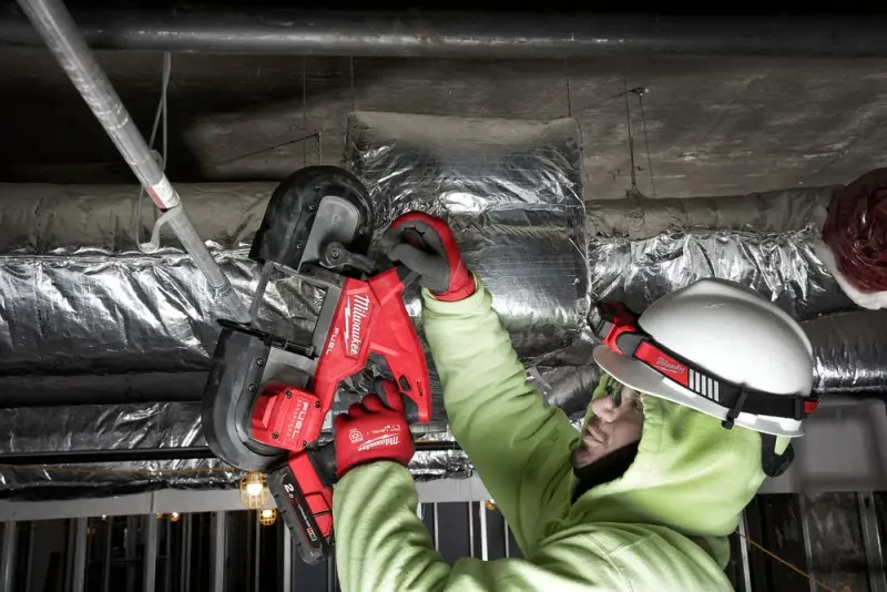 Aku kompaktní pásová pila Milwaukee M18 FBS85-202C FUEL (MI4933471497)