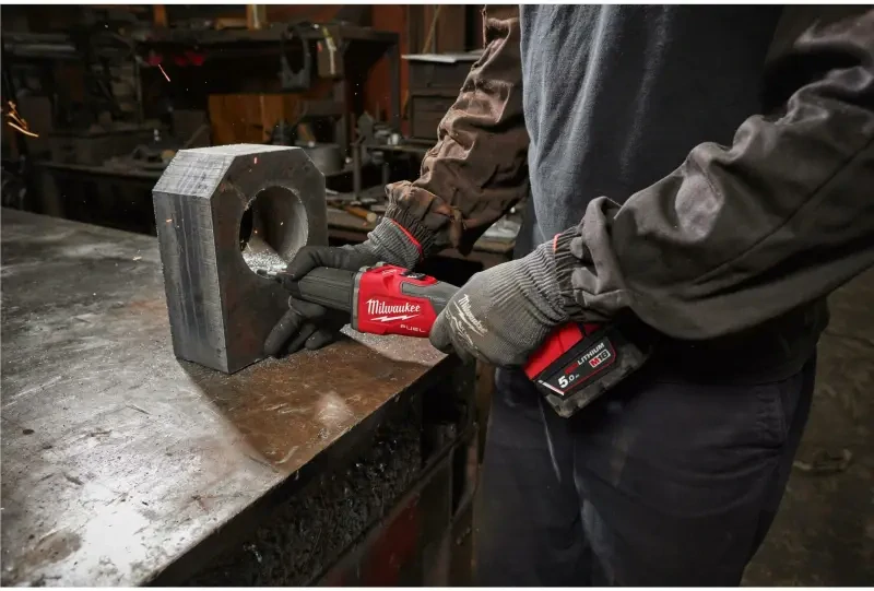 Aku přímá bruska Milwaukee M18 FDGRB-0X s posuvným spínačem, kleština 6 a 8 mm, bez aku, s kufrem, 4933480953