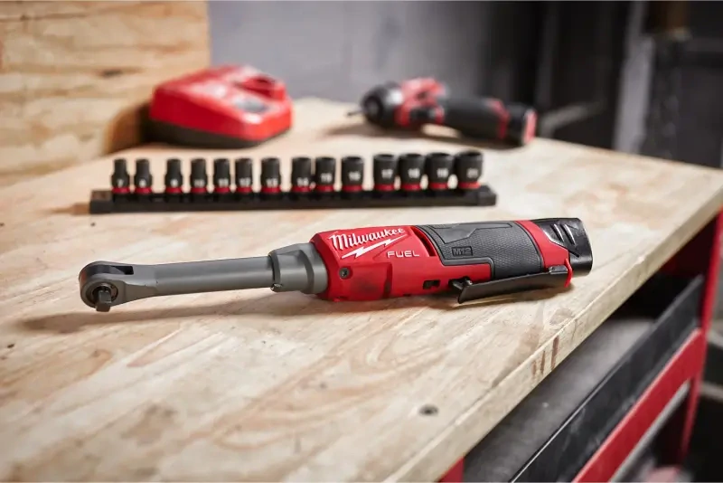 Aku 3/8" ráčnový utahovák Milwaukee M12 FHIR38LR-0, 47 Nm, prodloužená vysokorychlostní ráčna, bez aku, 4933480791