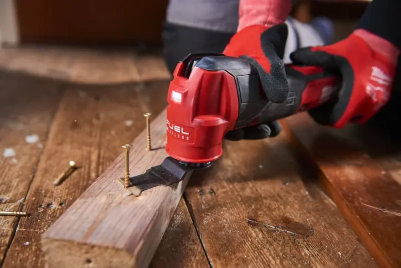 Aku mutifunční oscilační bruska Milwaukee M12 FMT-422X, 1x aku M12 B4 + 1x M12 B2 + C12 C + kufr, 4933472239
