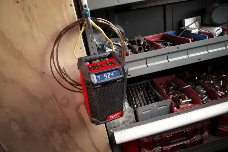 Přenosné Aku rádio/nabíječka Milwaukee M12 RCDAB+-0, DAB+/FM/AM tuner, Bluetooth, nabíječka M12 a USB, bez Aku, 4933472114