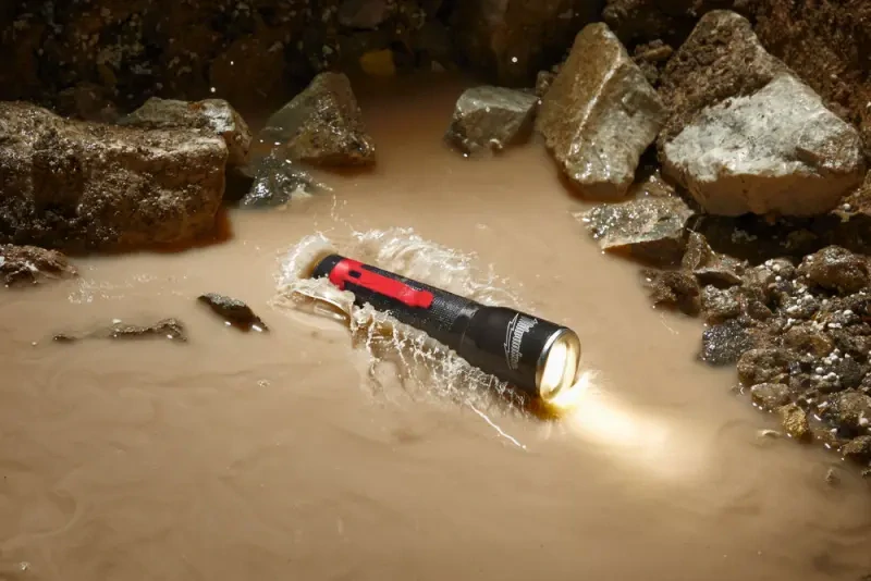 Aku kapesní tužková svítilna Milwaukee ML-LED, 325 lm, TRUEVIEW LED osvětlení, 3x baterie AAA, 4933464825 (MI4933464825)