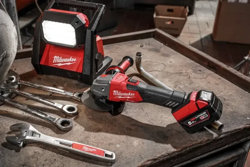 Aku úhlová bruska 125 mm Milwaukee M18 FSAG125XB-0X s posuvným spínačem, RAPIDSTOP, bez aku, s kufrem, 4933478429