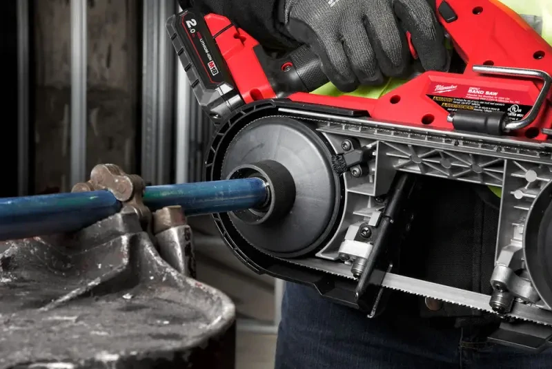 Aku kompaktní pásová pila Milwaukee M18 FBS85-202C FUEL (MI4933471497)