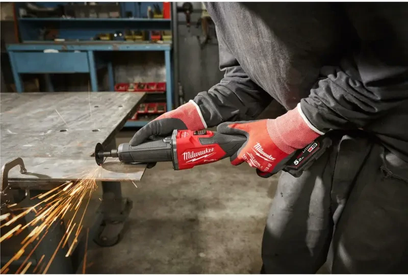 Aku přímá bruska Milwaukee M18 FDGRB-0X s posuvným spínačem, kleština 6 a 8 mm, bez aku, s kufrem, 4933480953